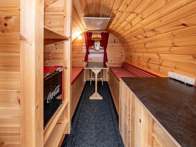 Erholung im Holz-Iglu oder Holz-Fass