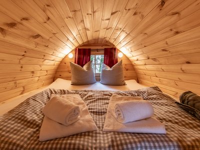 Erholung im Holz-Iglu oder Holz-Fass