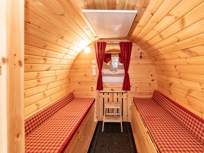 Erholung im Holz-Iglu oder Holz-Fass